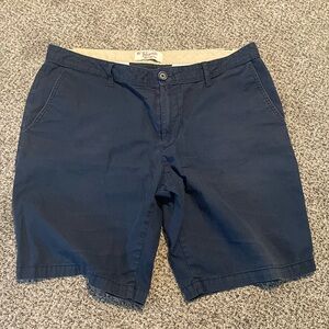 Men’s navy Penguin shorts. Size 38.